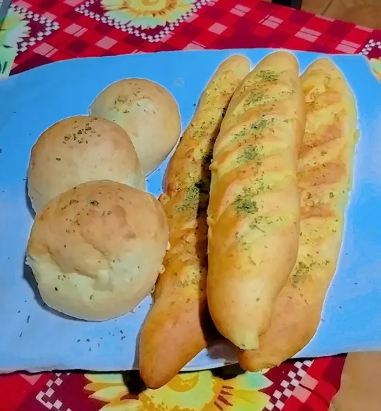 Pan casero con hierbas · Dulce Motivo CR, Orotina